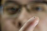 The world’s tiniest temperature sensor is powered by radio waves