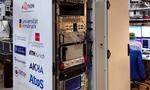 Compact quantum com­puters for server centers