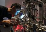 Listening to atoms moving at the nanoscale: study
